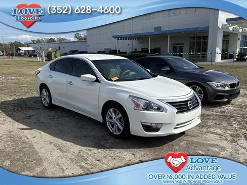 Used 2013 Nissan Altima 2.5 SV image 1