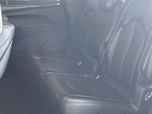 Used 2023 Chrysler Pacifica Touring-L w/ Uconnect Theater Family Group image 18