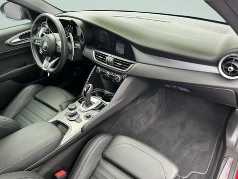 Used 2023 Alfa Romeo Giulia Veloce RWD image 16