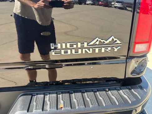 Used 2024 Chevrolet Silverado 2500 High Country w/ Technology Package AWD/4WD image 29