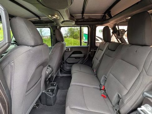 Used 2019 Jeep Wrangler Unlimited Sahara AWD/4WD image 26