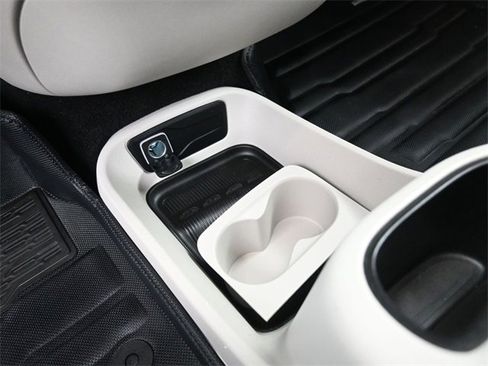 Used 2023 Chrysler Pacifica Touring-L image 30