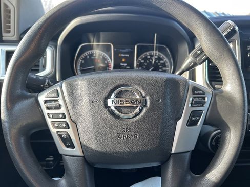 Used 2018 Nissan Titan SV image 12