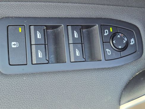 Used 2024 BMW iX xDrive50 w/ Sport Package AWD/4WD image 14