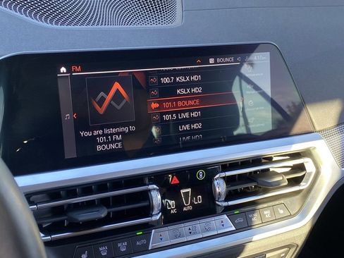 Used 2023 BMW M440i Convertible w/ Premium Package image 26