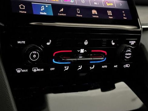 New 2025 Jeep Grand Cherokee Limited image 18