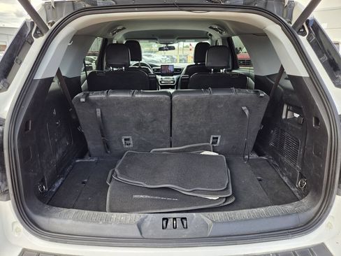 Used 2022 Ford Explorer XLT w/ Equipment Group 202A RWD image 29