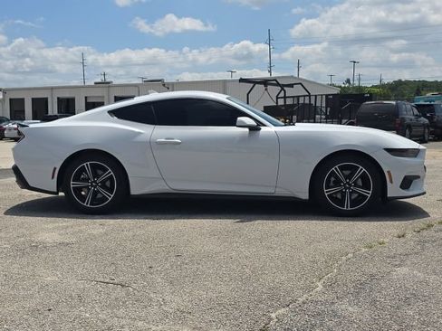 Used 2025 Ford Mustang Coupe RWD image 6