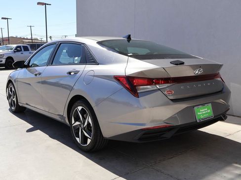 Used 2023 Hyundai Elantra SEL w/ Convenience Package FWD image 3
