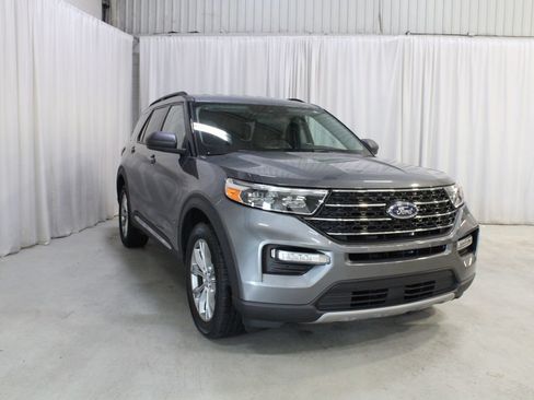 Used 2023 Ford Explorer XLT w/ Equipment Group 202A AWD/4WD image 39
