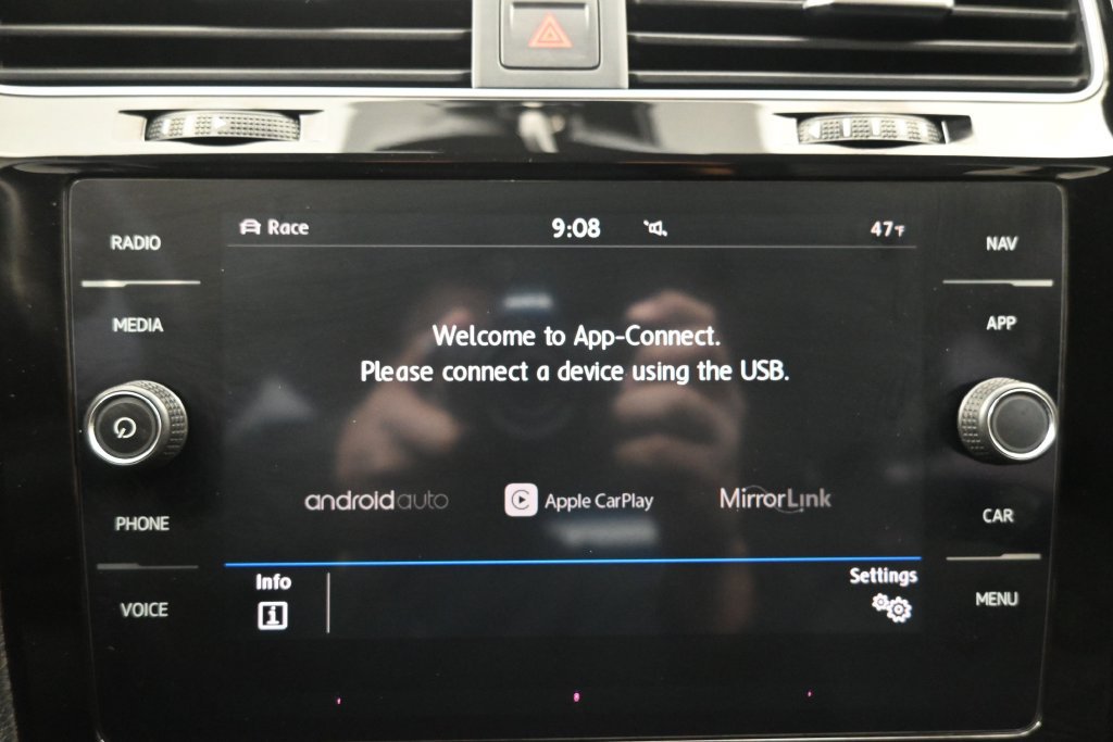 Used 2019 Volkswagen Golf R 4-Door AWD/4WD image 16
