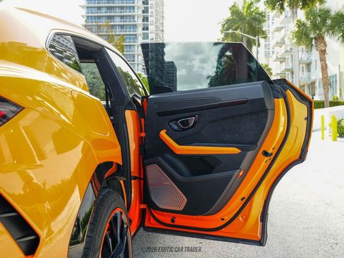 Used 2022 Lamborghini Urus image 36