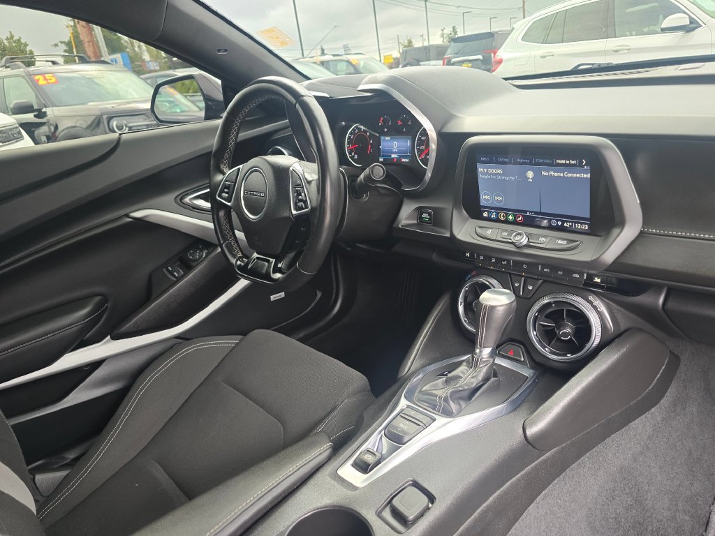 Used 2021 Chevrolet Camaro LT w/ Technology Package RWD image 10