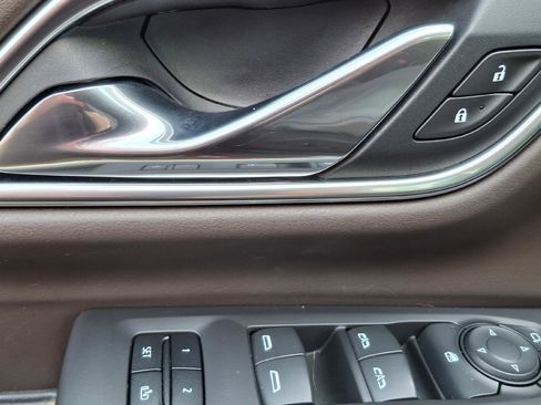 Used 2021 GMC Yukon XL SLT AWD/4WD image 14