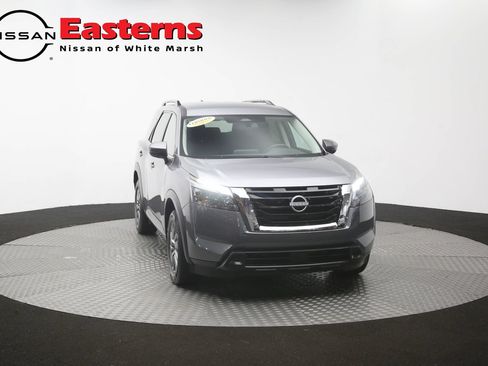 Used 2025 Nissan Pathfinder SV FWD image 52