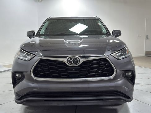 Used 2023 Toyota Highlander Limited image 2