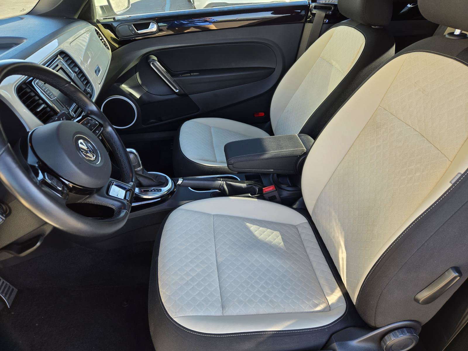 Used 2019 Volkswagen Beetle 2.0T SE FWD image 22