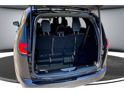 Certified 2025 Chrysler Pacifica Limited FWD image 40