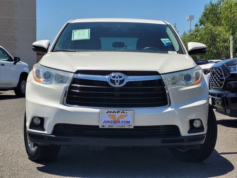 Used 2014 Toyota Highlander Plus FWD image 3