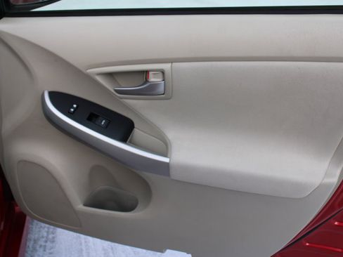 Used 2015 Toyota Prius Three image 17