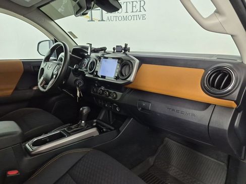 Used 2020 Toyota Tacoma SR5 AWD/4WD image 38