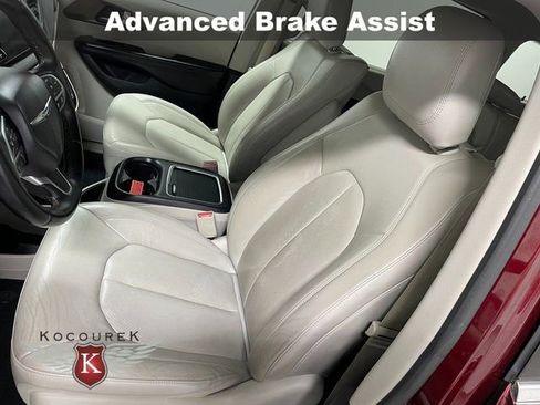 Used 2018 Chrysler Pacifica Touring-L Plus w/ Advanced Safetytec Group FWD image 13