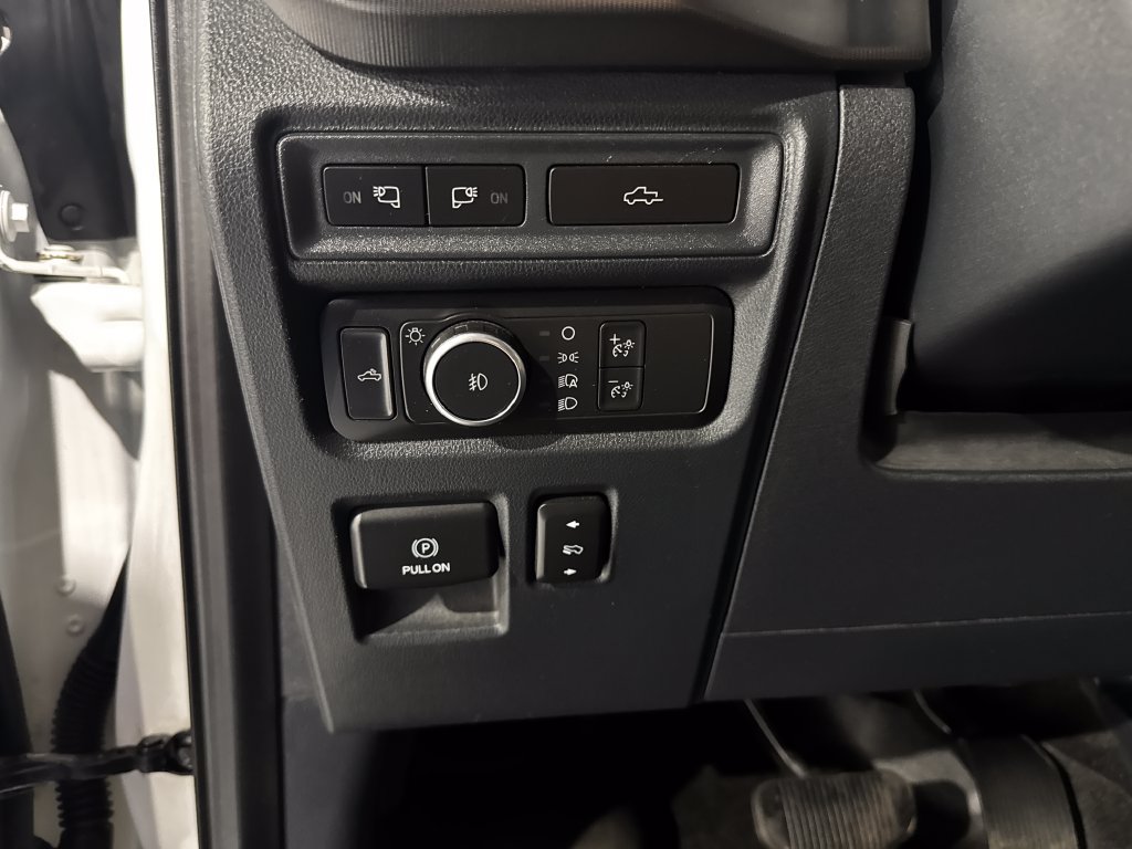 Used 2021 Ford F150 Platinum w/ FX4 Off-Road Package AWD/4WD image 39