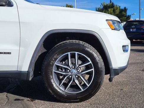 Used 2017 Jeep Grand Cherokee Limited image 28