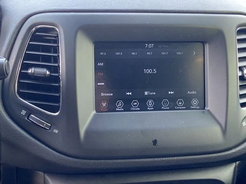 Used 2019 Jeep Compass Latitude FWD image 40