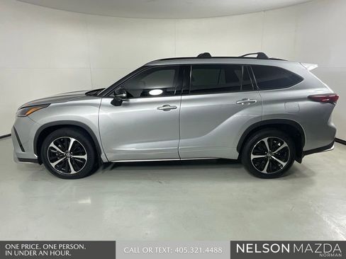 Used 2022 Toyota Highlander XSE FWD image 9