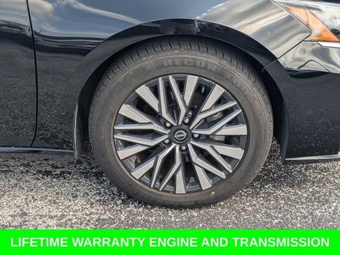 Used 2024 Nissan Altima 2.5 SV FWD image 11