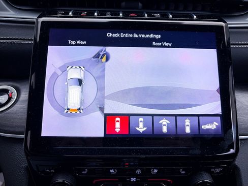 Used 2024 Jeep Grand Cherokee L Limited w/ Luxury Tech Group II image 8