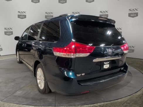 Used 2011 Toyota Sienna Limited image 3