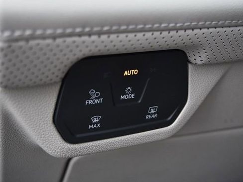 New 2026 Volkswagen Atlas SE image 11