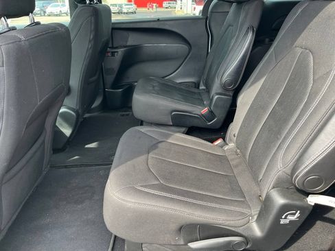 Used 2019 Chrysler Pacifica Touring Plus w/ Advanced Safetytec Group FWD image 17