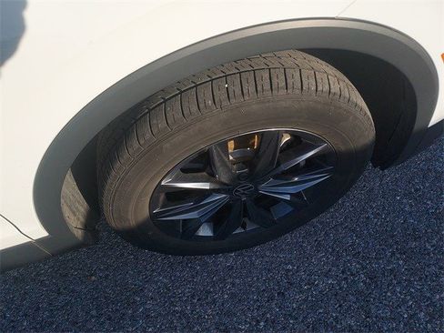 Used 2022 Volkswagen Tiguan SE image 12