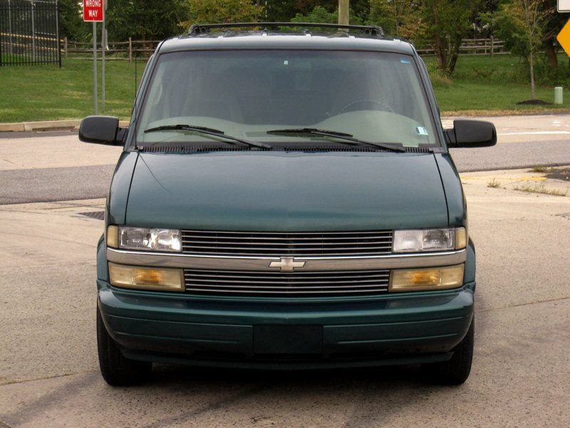 Used 1998 Chevrolet Astro AWD Passenger image 5