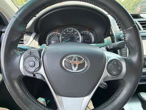 Used 2014 Toyota Camry SE FWD image 5