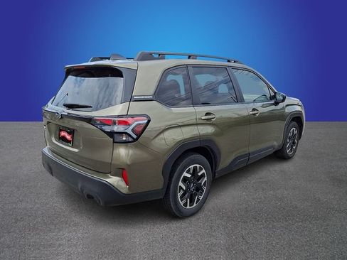 Used 2025 Subaru Forester Premium AWD/4WD image 4