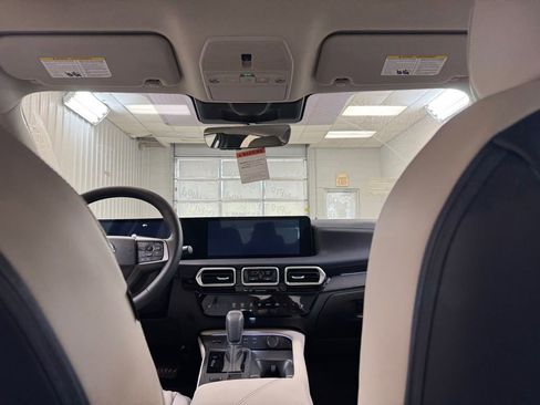 New 2026 Nissan Sentra SL w/ Floor Mat Package FWD image 19