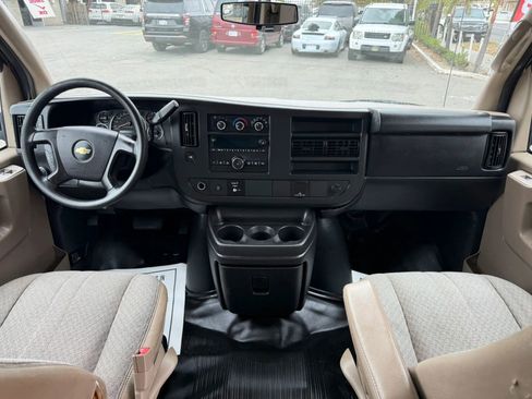 Used 2015 Chevrolet Express 2500 RWD image 19