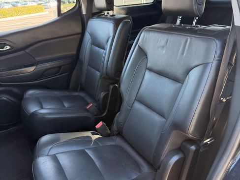 Used 2017 GMC Acadia SLT image 10