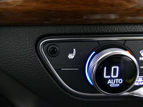 Used 2023 Audi Q5 2.0T Premium w/ Convenience Package AWD/4WD image 18