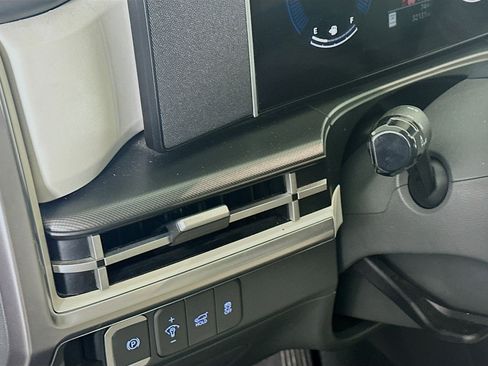 Used 2025 Hyundai Santa Fe SEL image 17