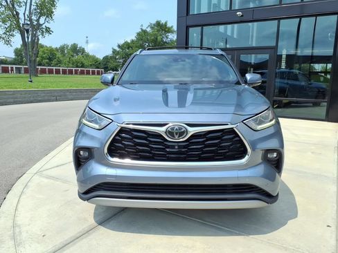 Used 2020 Toyota Highlander Platinum AWD/4WD image 2