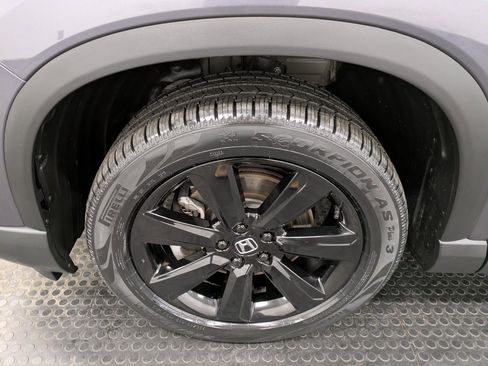 Certified 2025 Honda Pilot Black Edition image 7