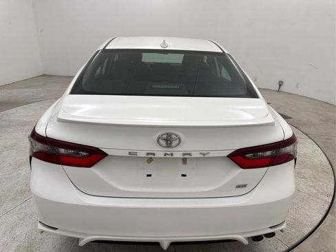 Used 2021 Toyota Camry SE image 11