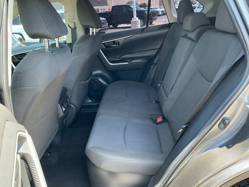 Used 2022 Toyota RAV4 LE AWD/4WD image 16
