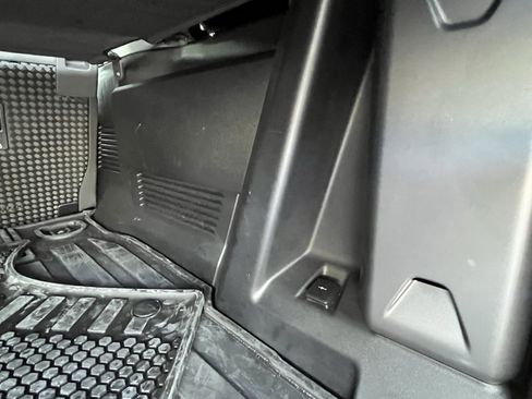 Used 2024 Land Rover Defender 130 Outbound image 33