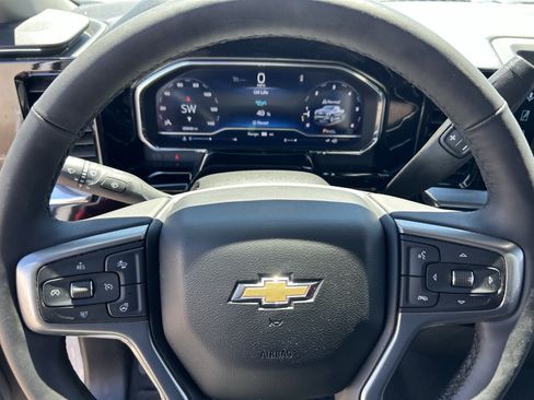 Used 2025 Chevrolet Silverado 1500 LT RWD image 13
